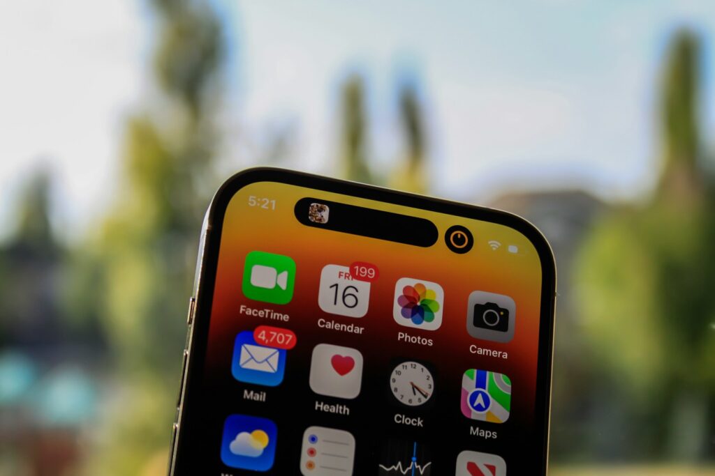 iPhone 18 Pro Face ID pod ekranem
